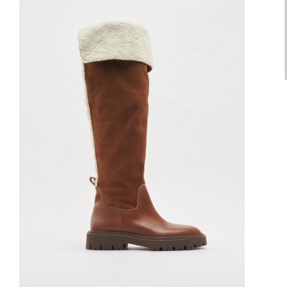 BRAND NEW LEATHER BOOTS LINED WITH FLEECE TRIM